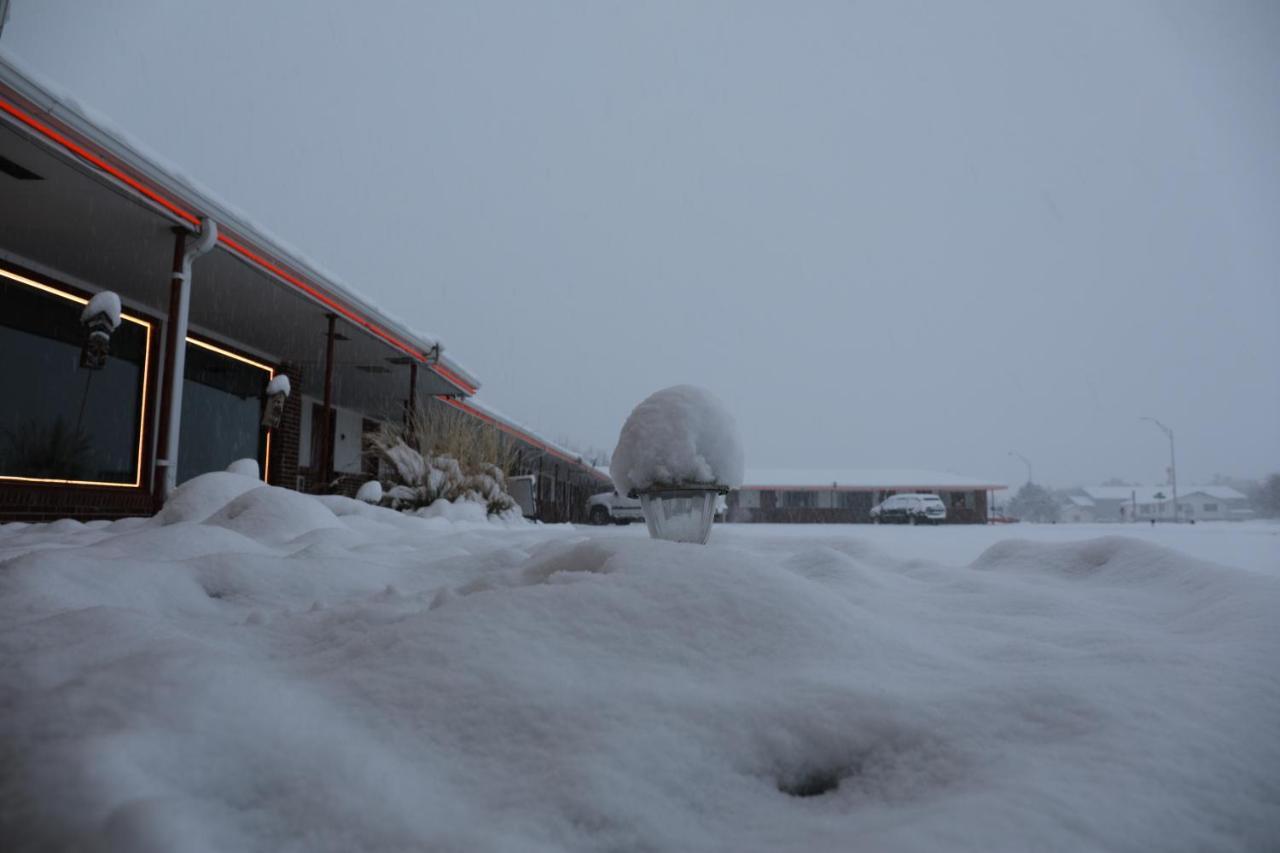 Raine Motel Valentine Exteriér fotografie